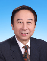        馮鞏，男，漢族，1957年12月生，民革黨員，中共黨員，研究生學(xué)歷，文學(xué)碩士學(xué)位，一級(jí)演員。       現(xiàn)任中國(guó)廣播藝術(shù)團(tuán)藝術(shù)總監(jiān)，民革中央副主席，中國(guó)文聯(lián)副主席，中國(guó)曲藝家協(xié)會(huì)主席。