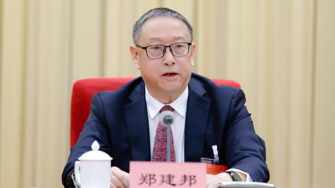 全國(guó)人大常委會(huì)副委員長(zhǎng)、民革中央主席鄭建邦代表民革第十四屆中央常務(wù)委員會(huì)作工作報(bào)告