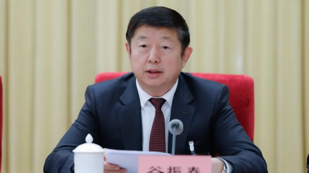 民革中央副主席、民革中央內(nèi)部監(jiān)督委員會(huì)主任谷振春代表民革第十四屆中央內(nèi)部監(jiān)督委員會(huì)作工作報(bào)告