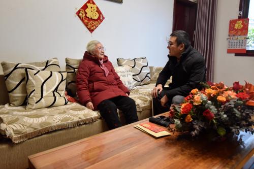 民革自貢市委會慰問老黨員徐謹中