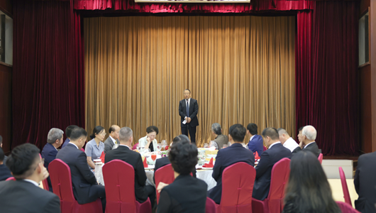 民革中央宴請(qǐng)參加紀(jì)念抗戰(zhàn)勝利80周年活動(dòng)的部分臺(tái)港澳及海外代表人士